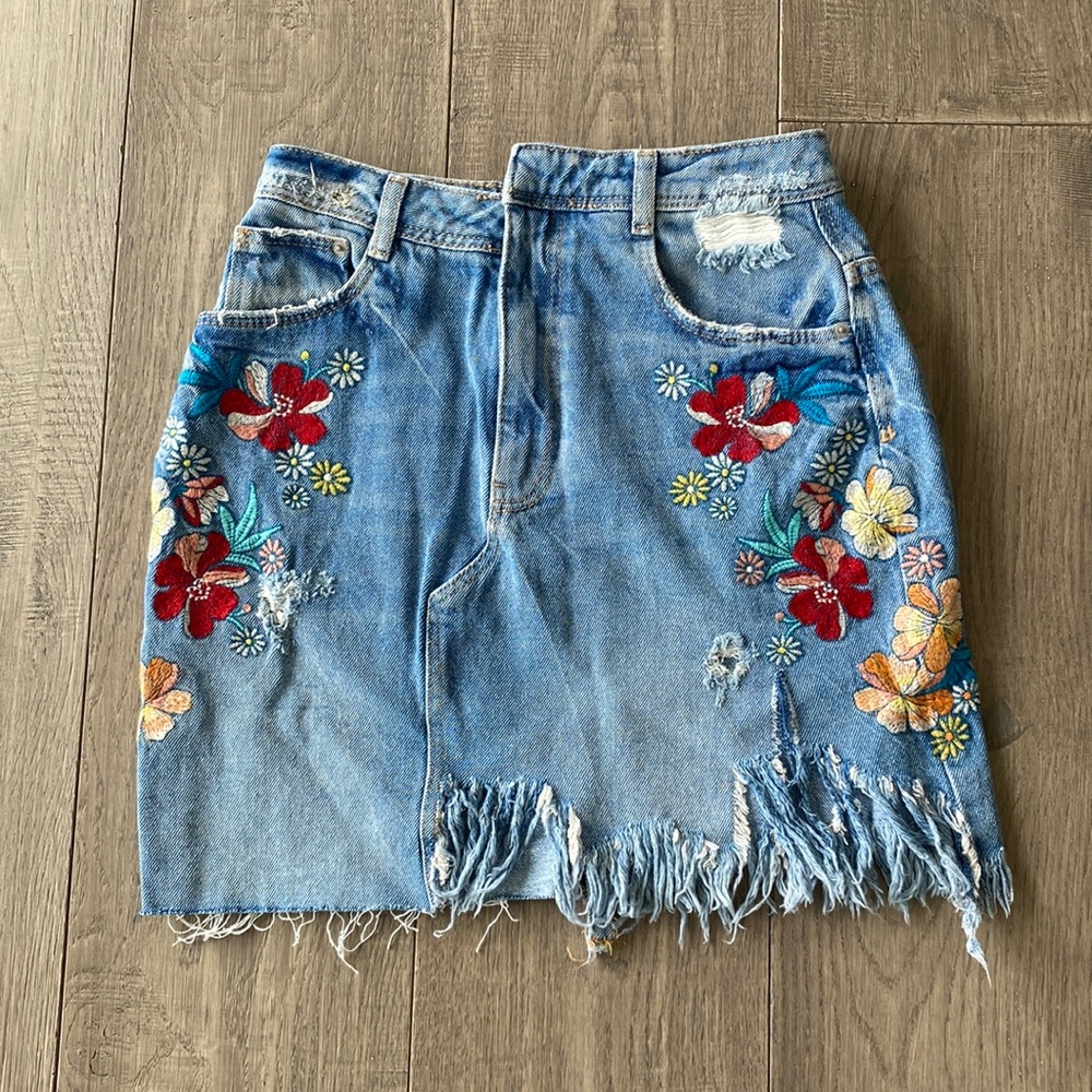 Zara Denim Floral Embroidered Denim/Jean Mini Skirt